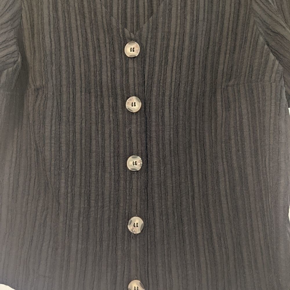 Urban Romantics Cropped Tortoise Shell Button Down - Picture 6 of 7